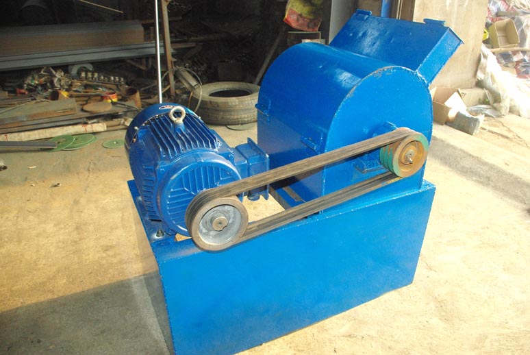 粉餅機，碎餅機，大餅打碎機，花生茶籽大豆餅粉碎機