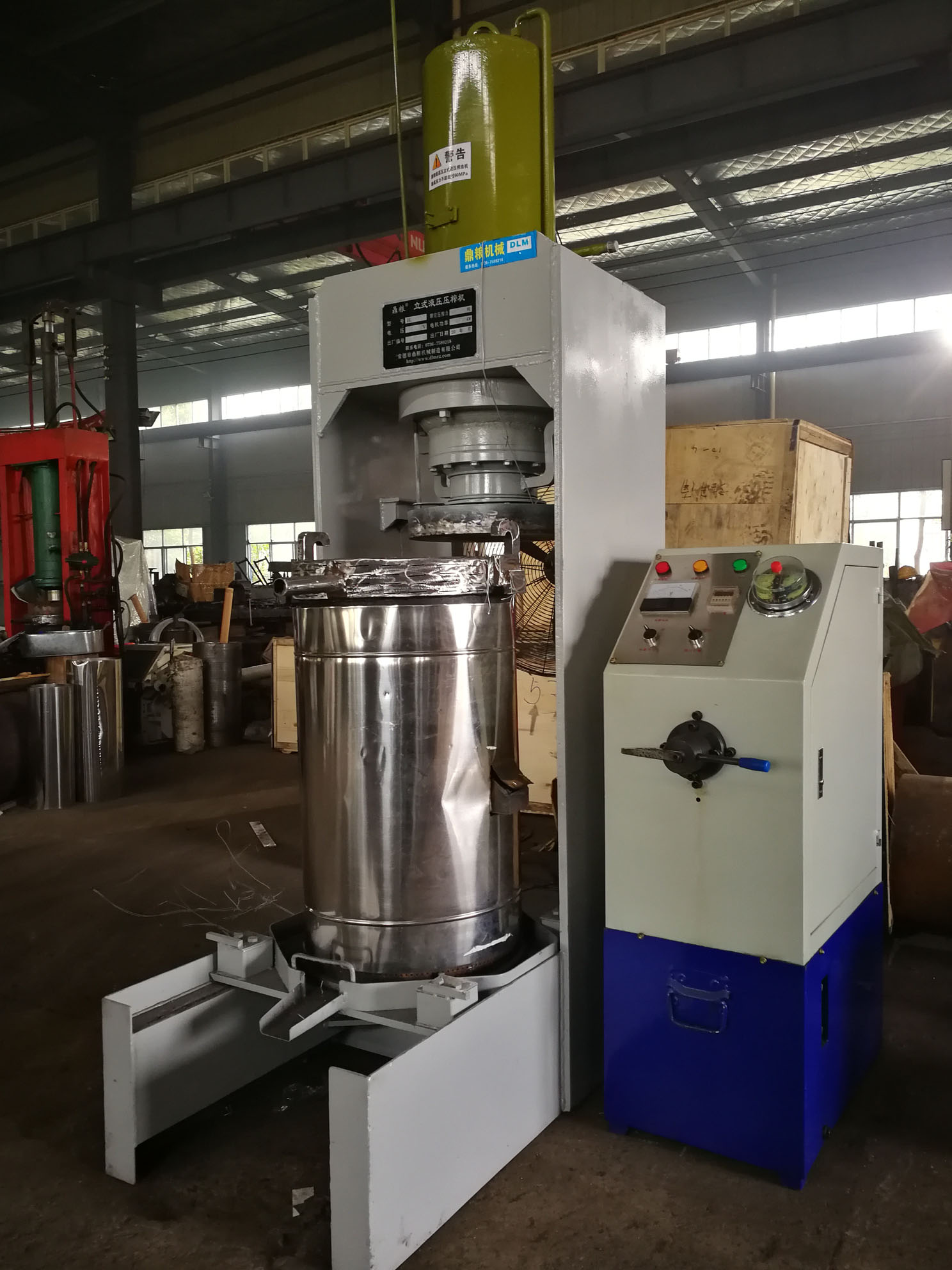 不銹鋼超高壓立式液壓壓榨機，果汁壓榨機，果渣壓榨機，藥材壓榨，油渣處理，白土壓榨